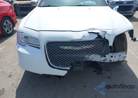 2019 Chrysler 300 300C z USA, uszkodzony, nr VIN 2C3CCAPT5KH606049